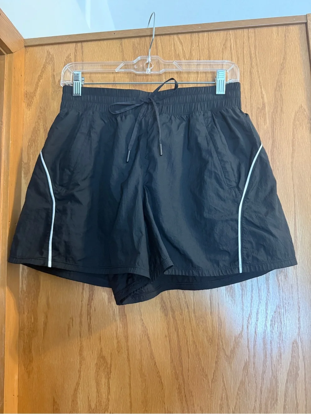 lululemon athletica Black License to Train Shorts with white piping size 4 - Picture 3 of 4